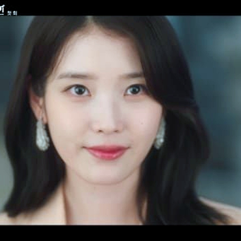 아이유, 벌써부터 화제의 중심에 섰다 이미지 5