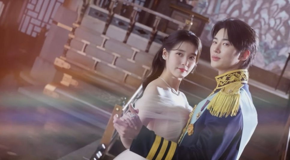 아이유, 1년 만 금토드라마 복귀 '21세기 대군부인' 드디어 왔다, 뒤늦게 더 화제가 되는 이유 이미지 5