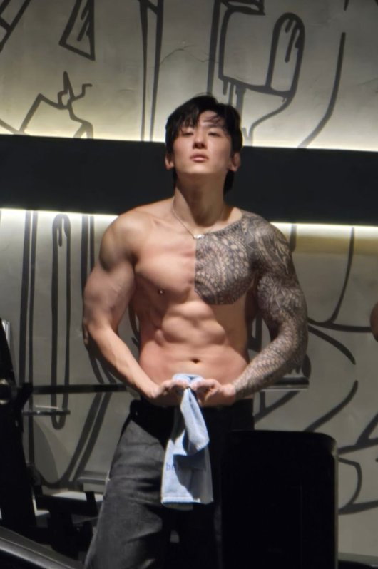 변우석 샤워신 근육미 공개, 지금 다시 화제가 된 결정적 이유 이미지 5