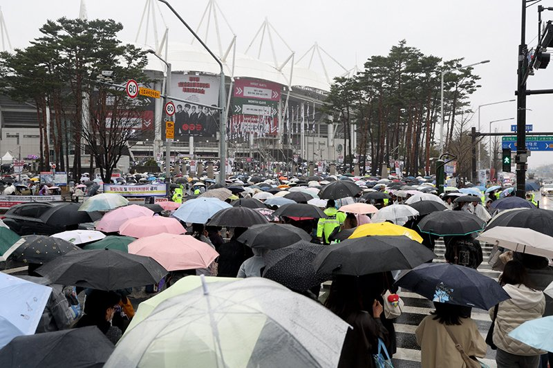 BTS 콘서트 입장팔찌 도난, 왜 이 순간이 다시 화제가 된 걸까 이미지 4
