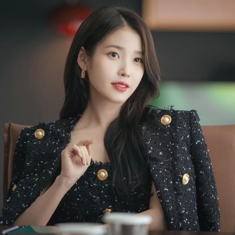 아이유, 1년 만 금토드라마 복귀 '21세기 대군부인' 드디어 왔다, 뒤늦게 더 화제가 되는 이유 이미지 1