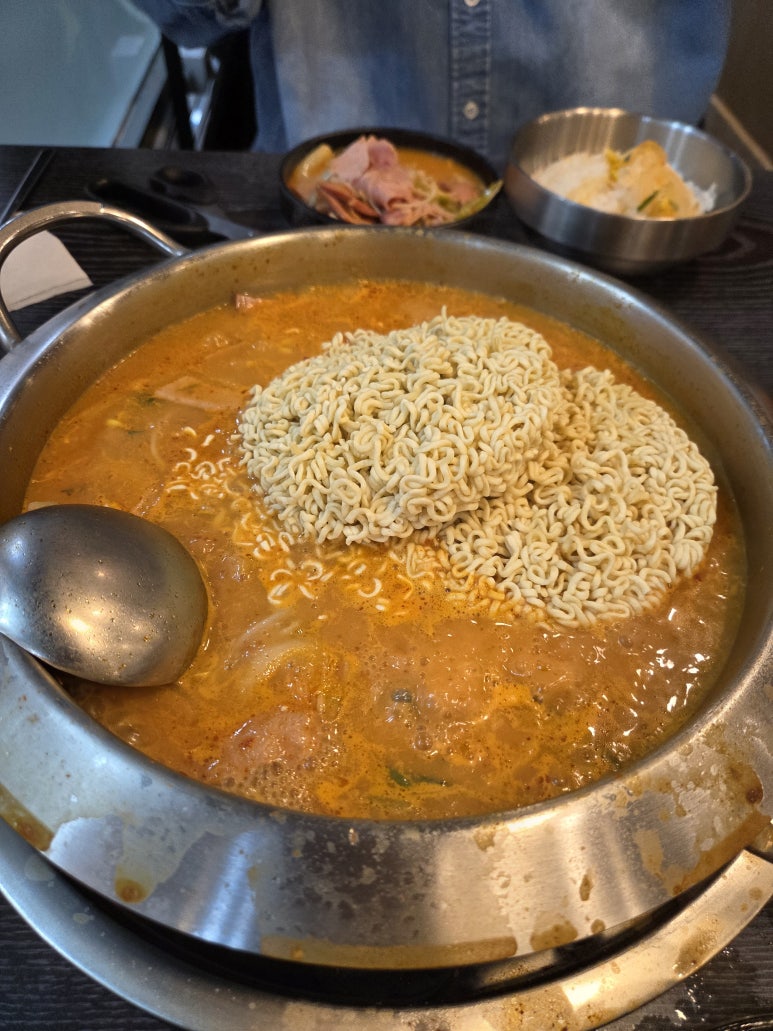 용산옥 부대찌개&치즈닭갈비 서울역직영점 대표 사진