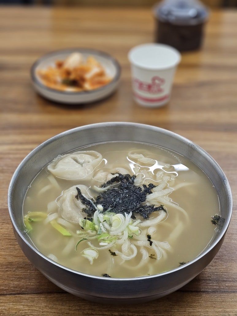 명동칼국수&군만두 사진 3