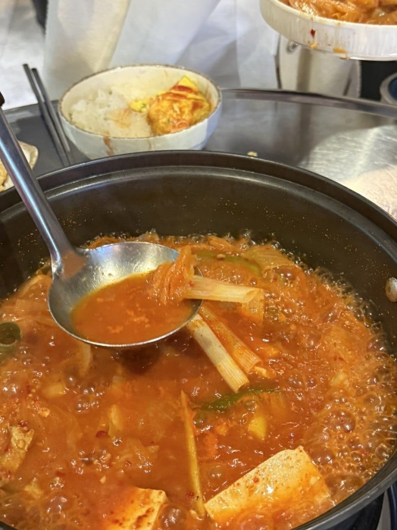 부엌데기의 김치찌개 명동본점 사진 3