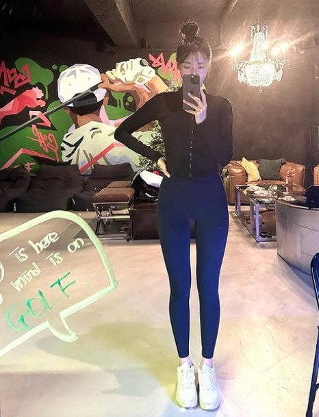 권나라, 오늘도 미모 열일 베트남 근황 공개에 팬들 난리, 뒤늦게 더 화제가 되는 이유 이미지 5