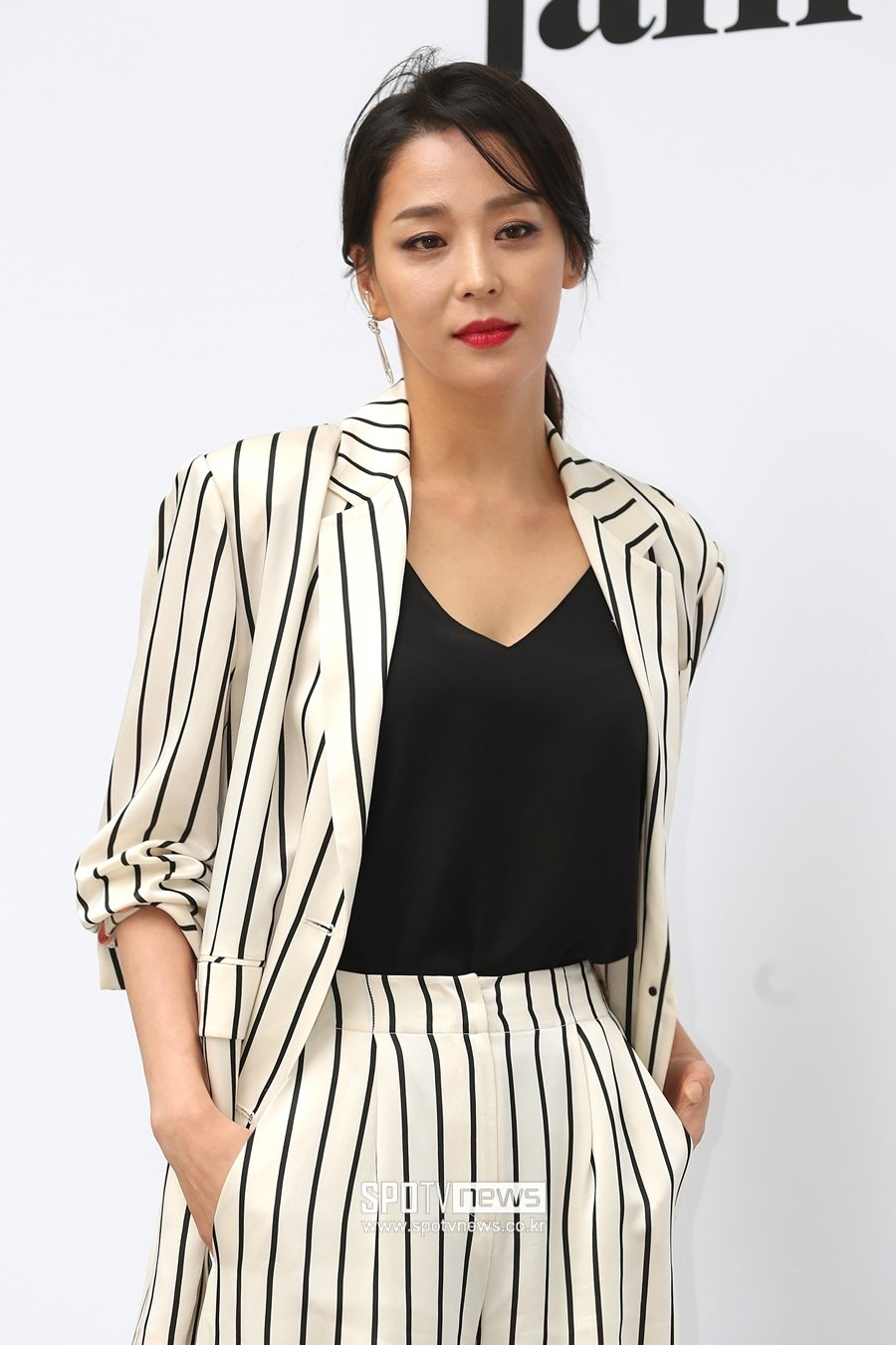 한고은, MBC 일일극 3년 만 귀환 가족관계증명서 주연 확정, 같은 사람 맞나 싶을 정도였다 이미지 3