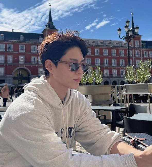 박보검, 상하이서 길 묻는 모습 현지 화제 폭발, 갑자기 분위기 달라진 이유 이미지 6