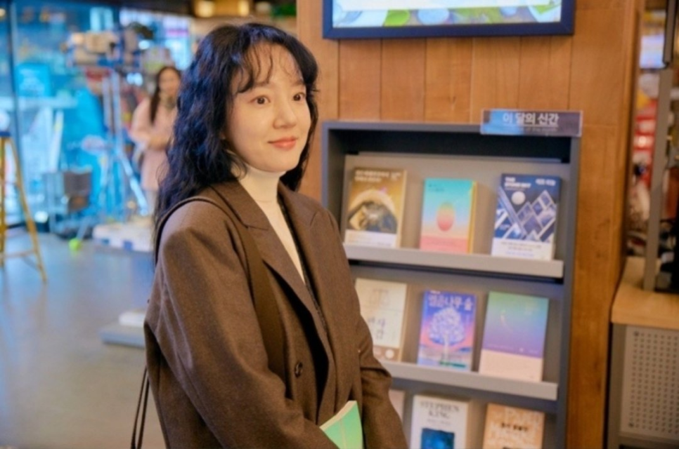 임수정, 거미집부터 건물주까지 한계없는 변신, 처음엔 몰랐는데 달라졌다 이미지 3