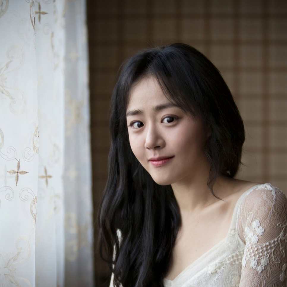 문근영, 마흔에도 사랑스러운 미모로 돌아온 국민 여동생, 예전과 완전히 달라졌다 이미지 1