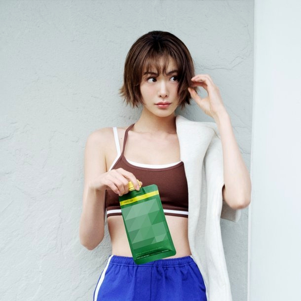 나나, 탑 다중관점 비주얼 압도한 오션블루 청량미, 점점 반응 커진 이유 이미지 1