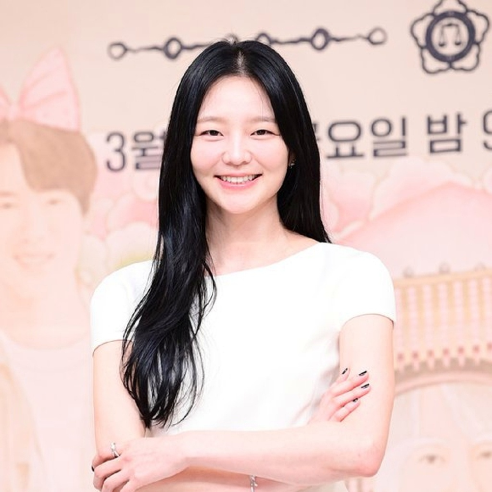 이솜 유연석 손잡았다, 예전과 완전히 달라졌다 이미지 3