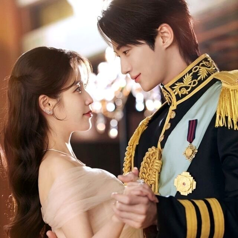 변우석 아이유 목숨 구한 시청률 11.1% 이후 분위기 달라졌다 이미지 1