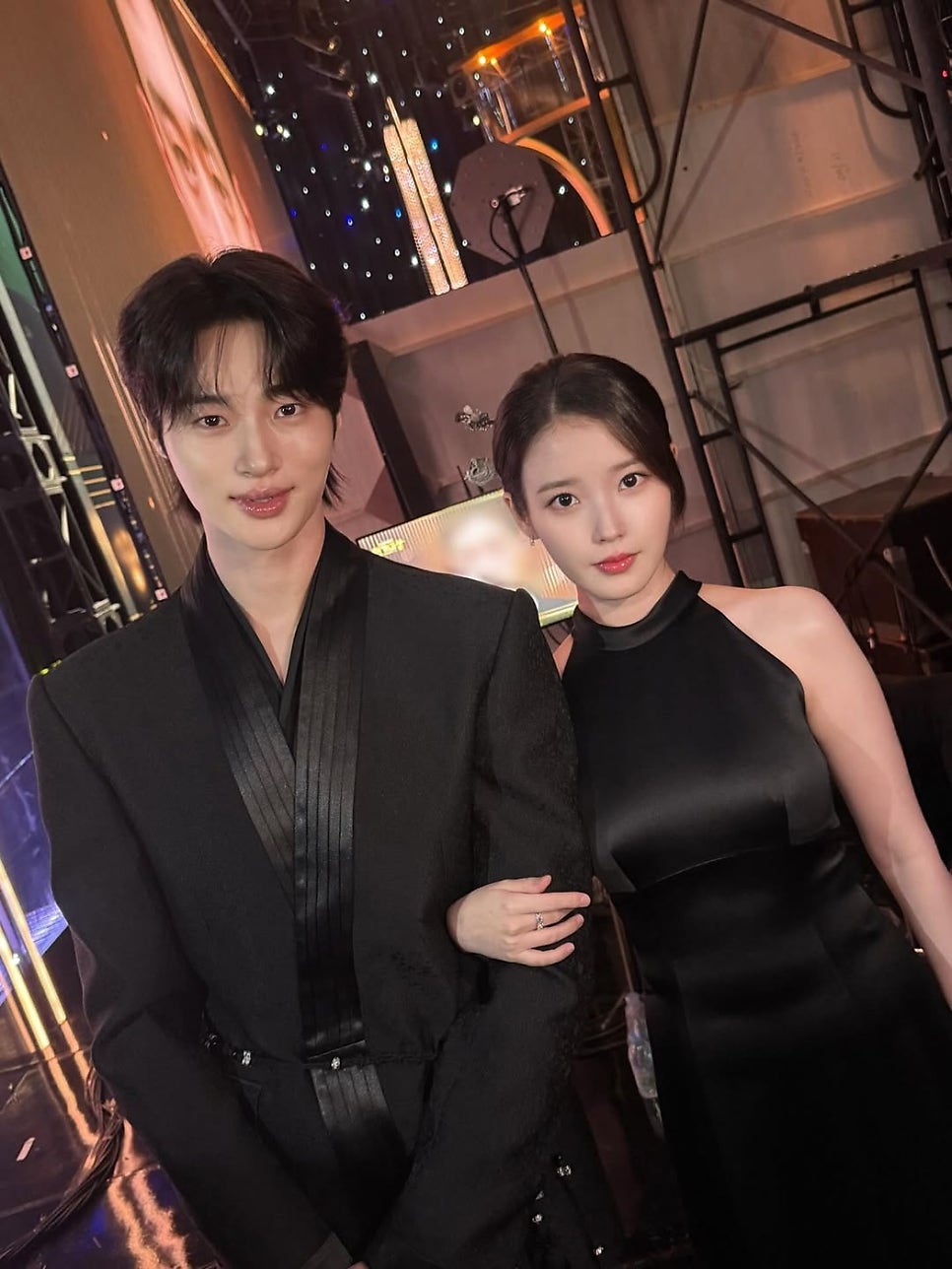 아이유 부가티 변우석 벤츠로 보고 반응이 갈렸다 시선 쏠렸다 이미지 3