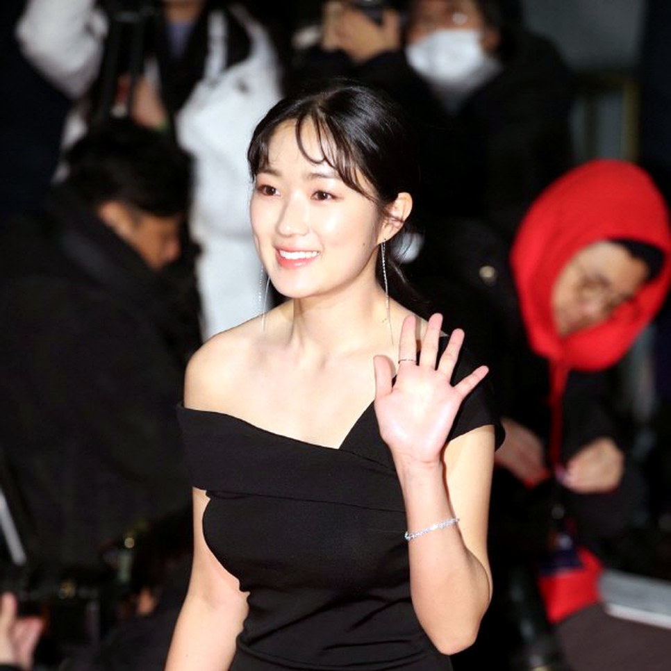 김혜윤 청룡랭킹 1위 기록 세워 관심 집중 관심 집중 반응 이어져 이미지 1