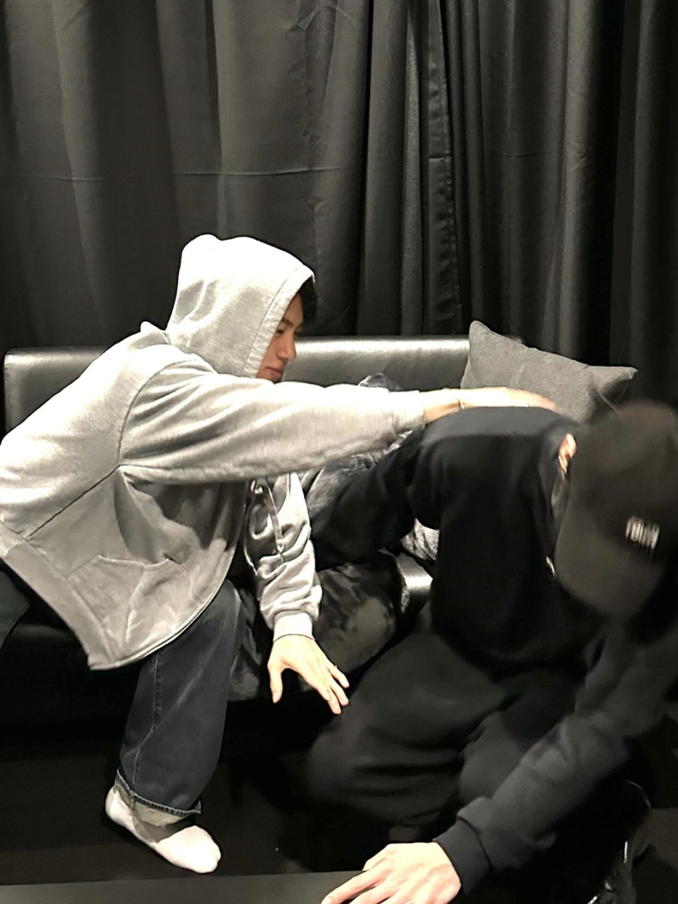 BTS 정국 대기실 비하인드 이후 시선이 쏠렸다 시선 쏠렸다 이미지 2