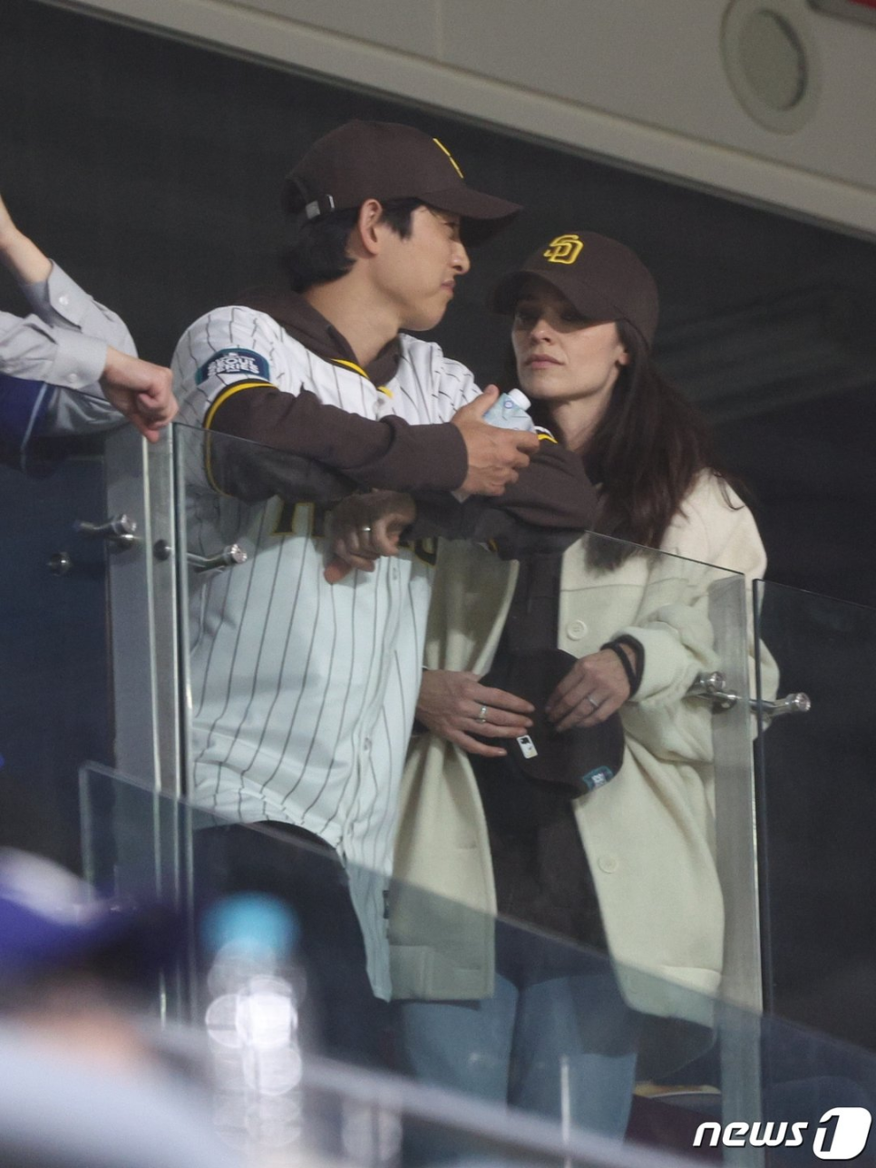 송중기 아내 포착 입틀막 명장면 반응이 터졌다 시선 쏠렸다 이미지 2