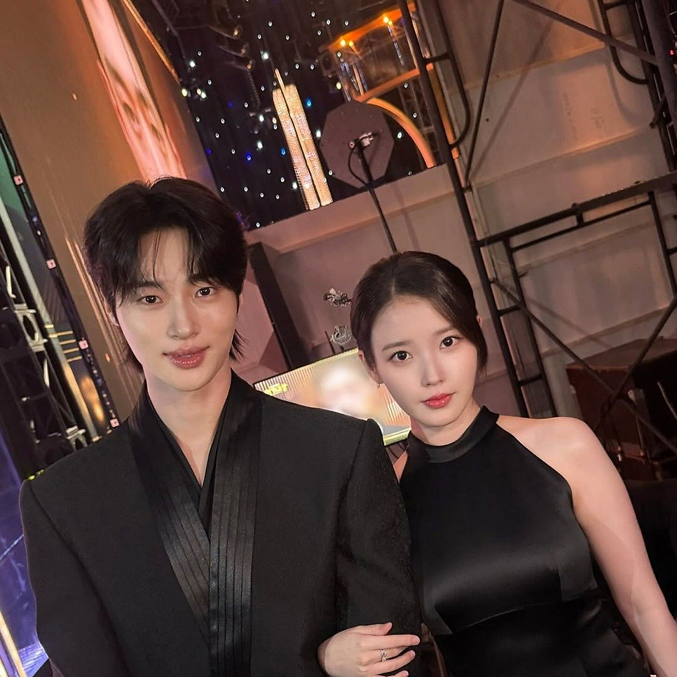 아이유 부가티 변우석 벤츠로 보고 반응이 갈렸다 시선 쏠렸다 이미지 1