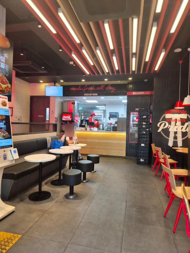KFC 잠실새내 사진 3