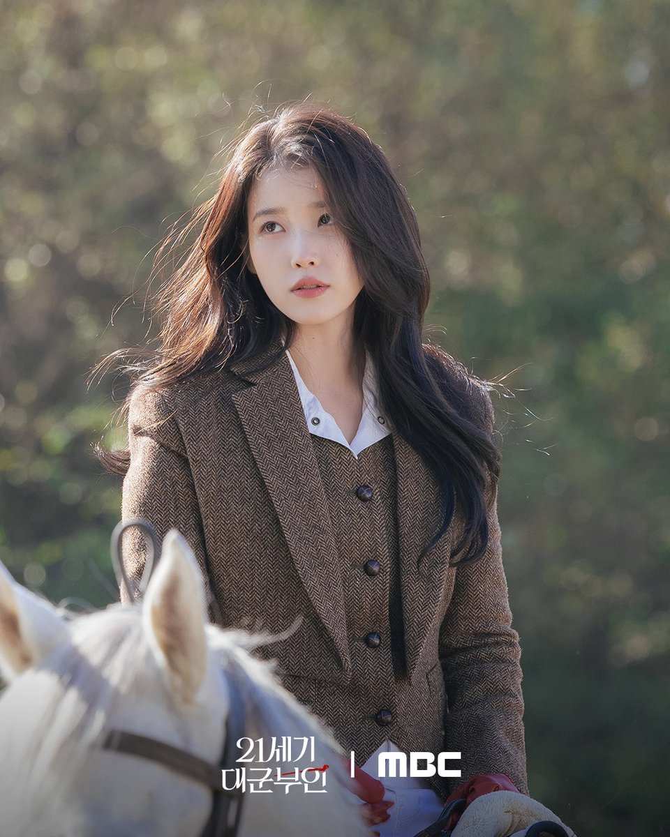아이유 21세기 대군부인 첫 방송부터 시청률 폭발 왜 이 결과에 반응이 큰 걸까 이미지 4