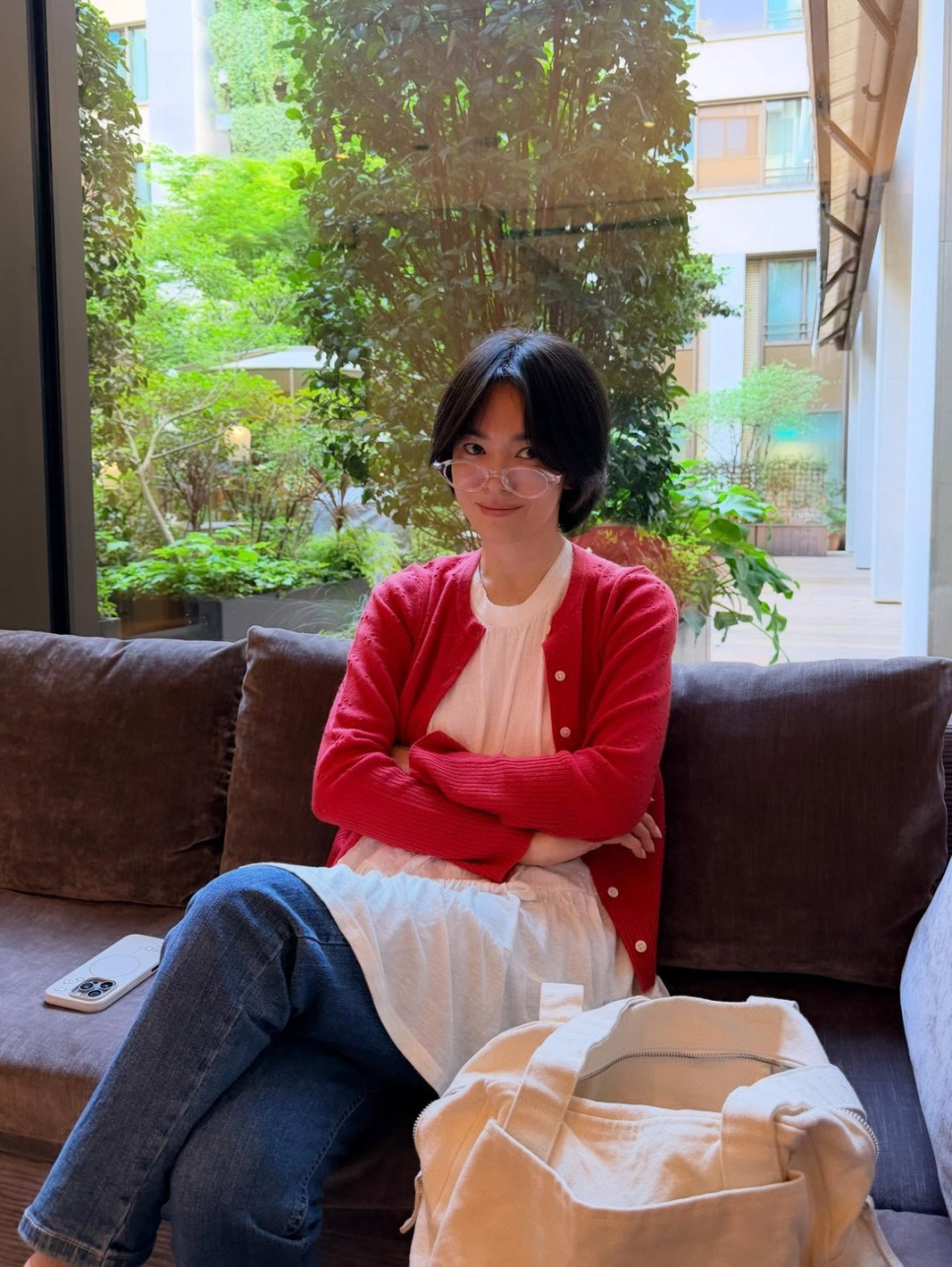 송혜교 안경도 우아한 일상 인스타 공개 근황 지금 더 주목받는 이유는? 이미지 2