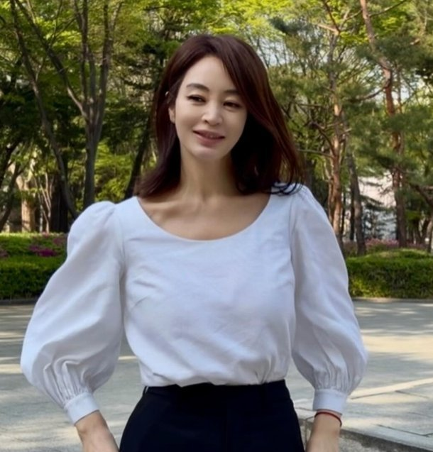 김혜수 55세 슬림 비주얼 지금 보니 느낌이 완전히 다르다 이미지 3
