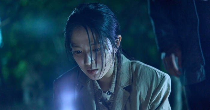 김혜윤 돌탑 소원 미스터리 이 장면 하나로 분위기가 달라졌다 이미지 5