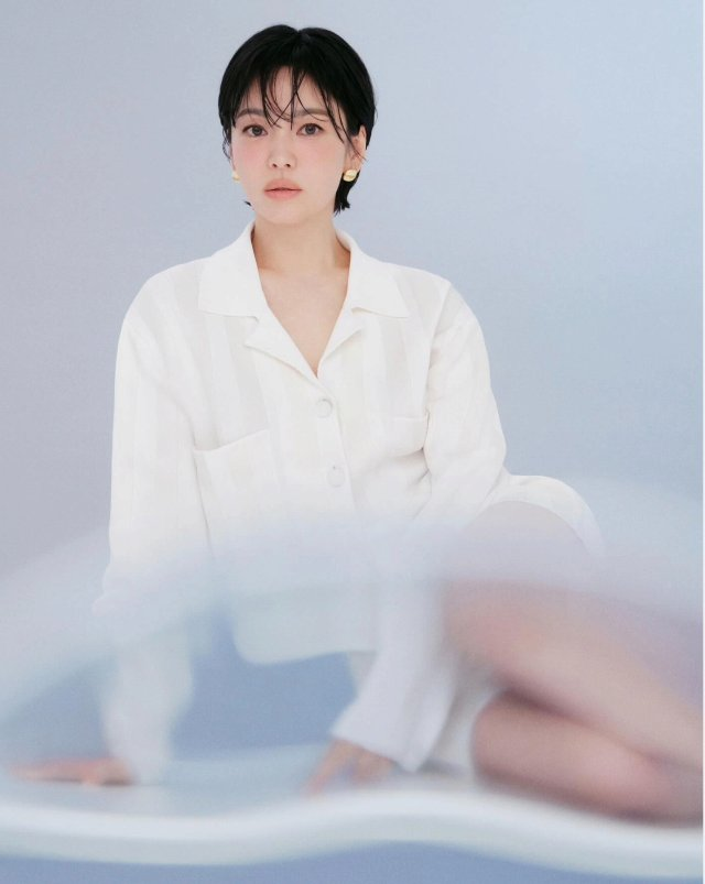 송혜교 붙임머리 반전 스타일 예전과 완전히 달라졌다 이미지 5