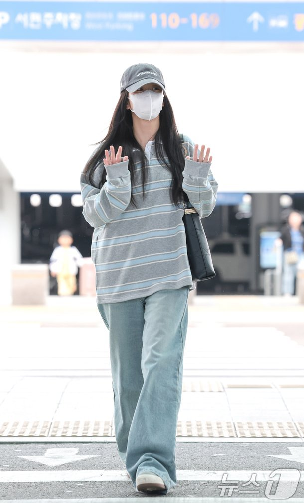 지수 명품 협찬 고사한 출국 모습 지금 더 주목받는 이유는? 이미지 4