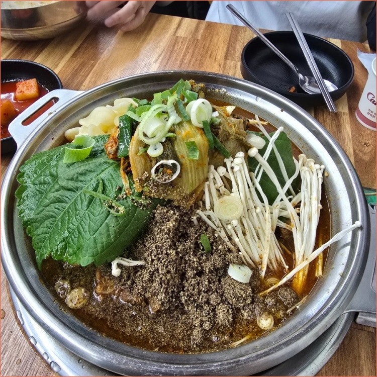 윤가양꼬치 논현본점 사진 2