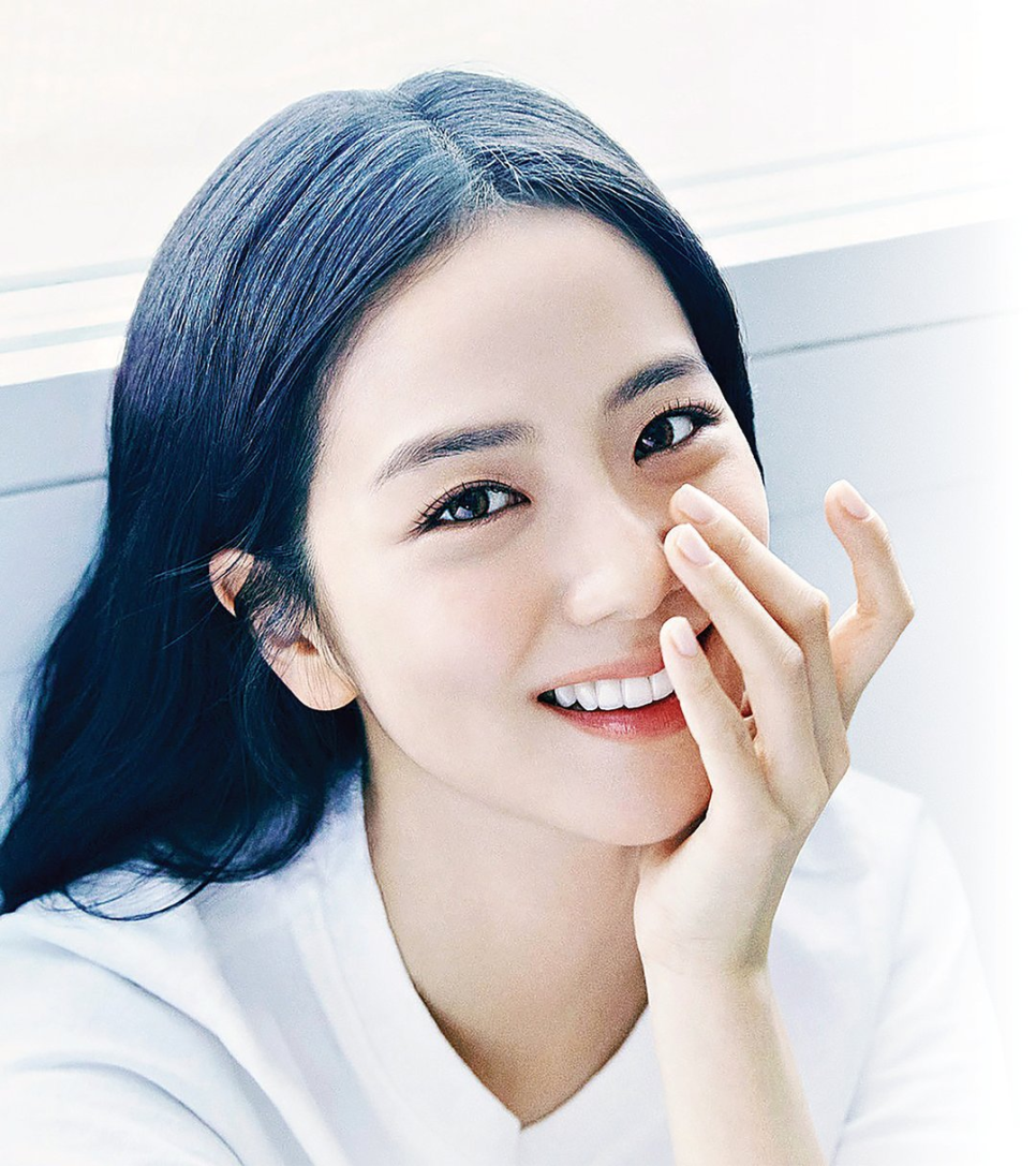 지수 가족 논란 선 그은 출국길 담담한 모습 포착 근황 하나로 분위기 바뀌었다 이미지 2