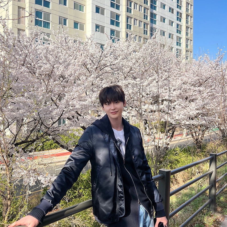 이종석 아이유 벚꽃놀이 흔적 지금 더 주목받는 이유는? 이미지 3