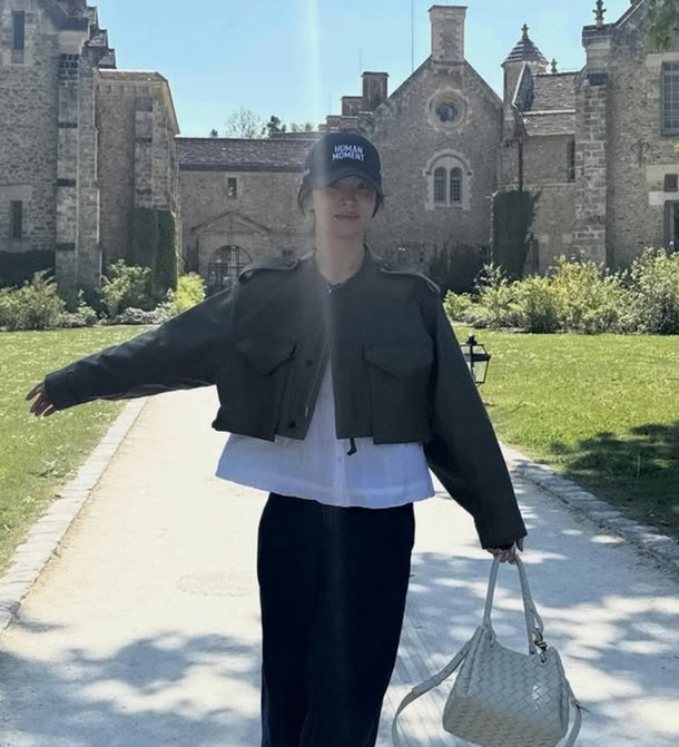 송혜교 작은 얼굴 미모 돋보여 파리 근황 공개 지금 더 주목받는 이유는? 이미지 6