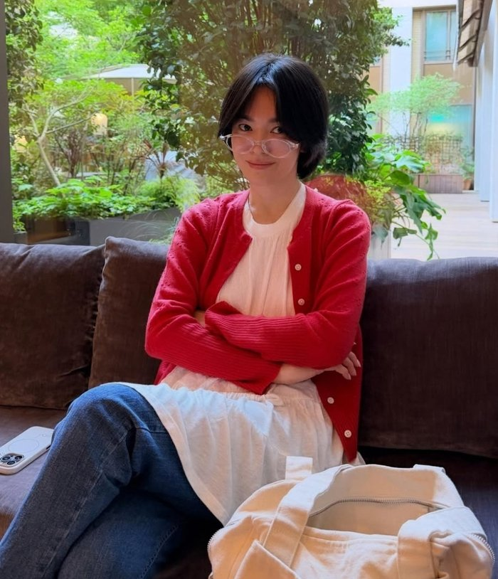 송혜교 파리 근황과 반전 매력 근황 하나로 분위기 바뀌었다 이미지 4