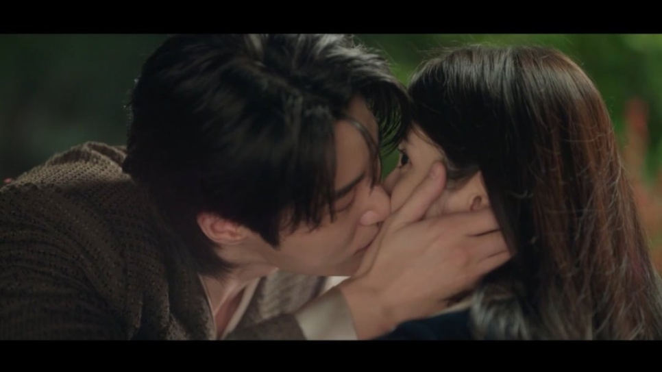 아이유 변우석 피 장면 감탄 한 장면으로 분위기가 바뀐 이유 이미지 4