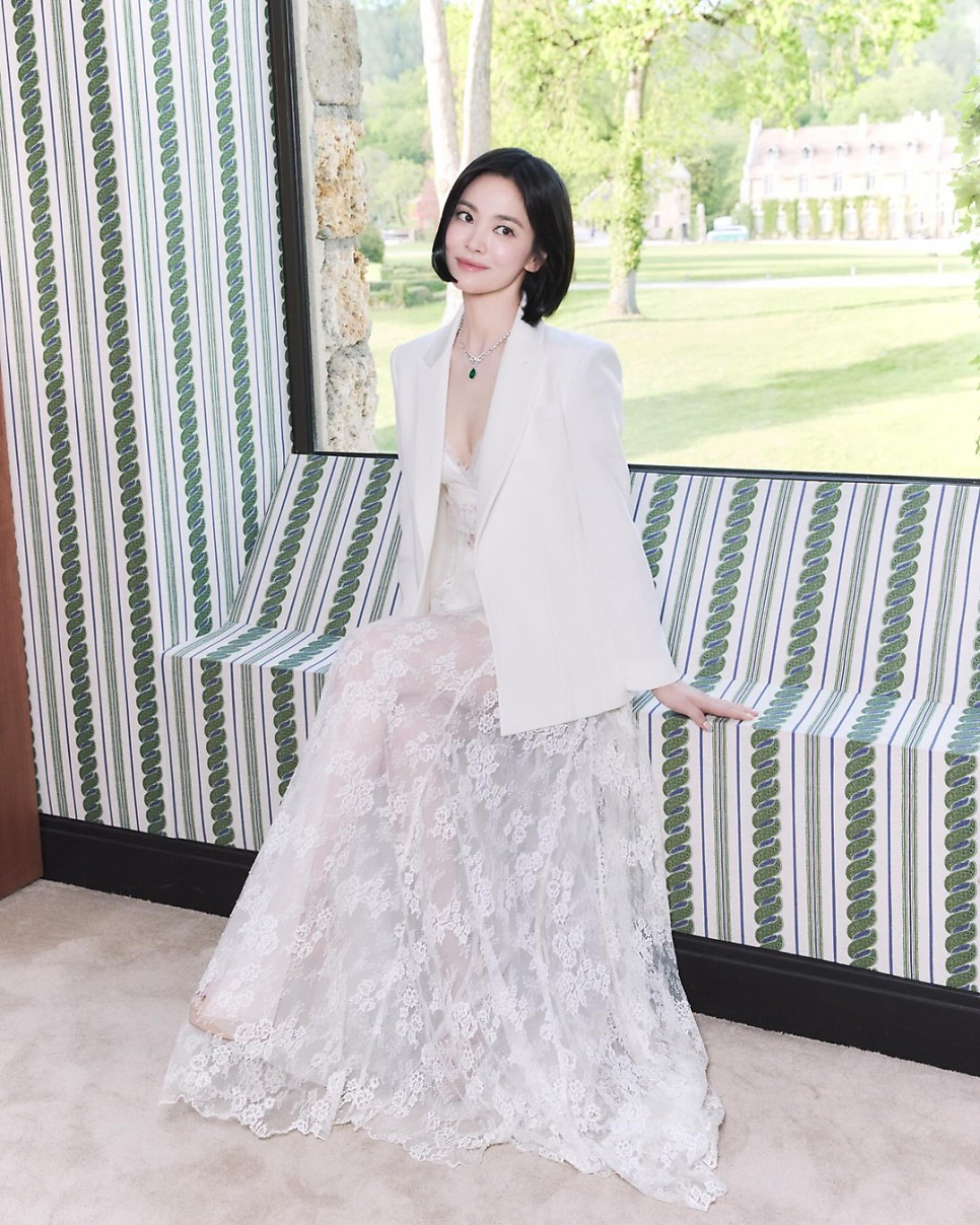 송혜교 시스루 청순 매력 갑자기 시선이 쏠린 이유 뭐지 이미지 2