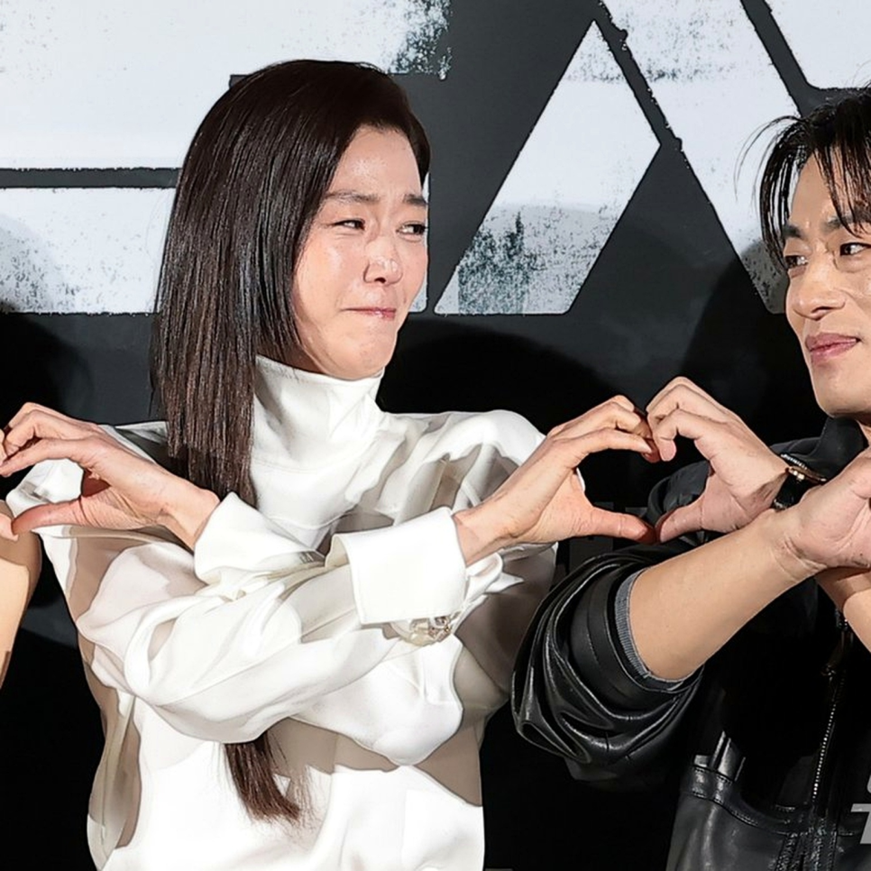 전지현 구교환 화보 대결 다시 화제가 되는 흐름이다 이미지 1