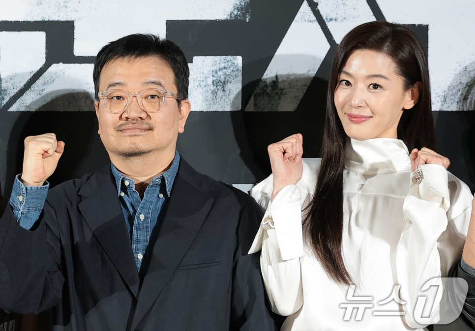 전지현 구교환 화보 대결 다시 화제가 되는 흐름이다 이미지 5