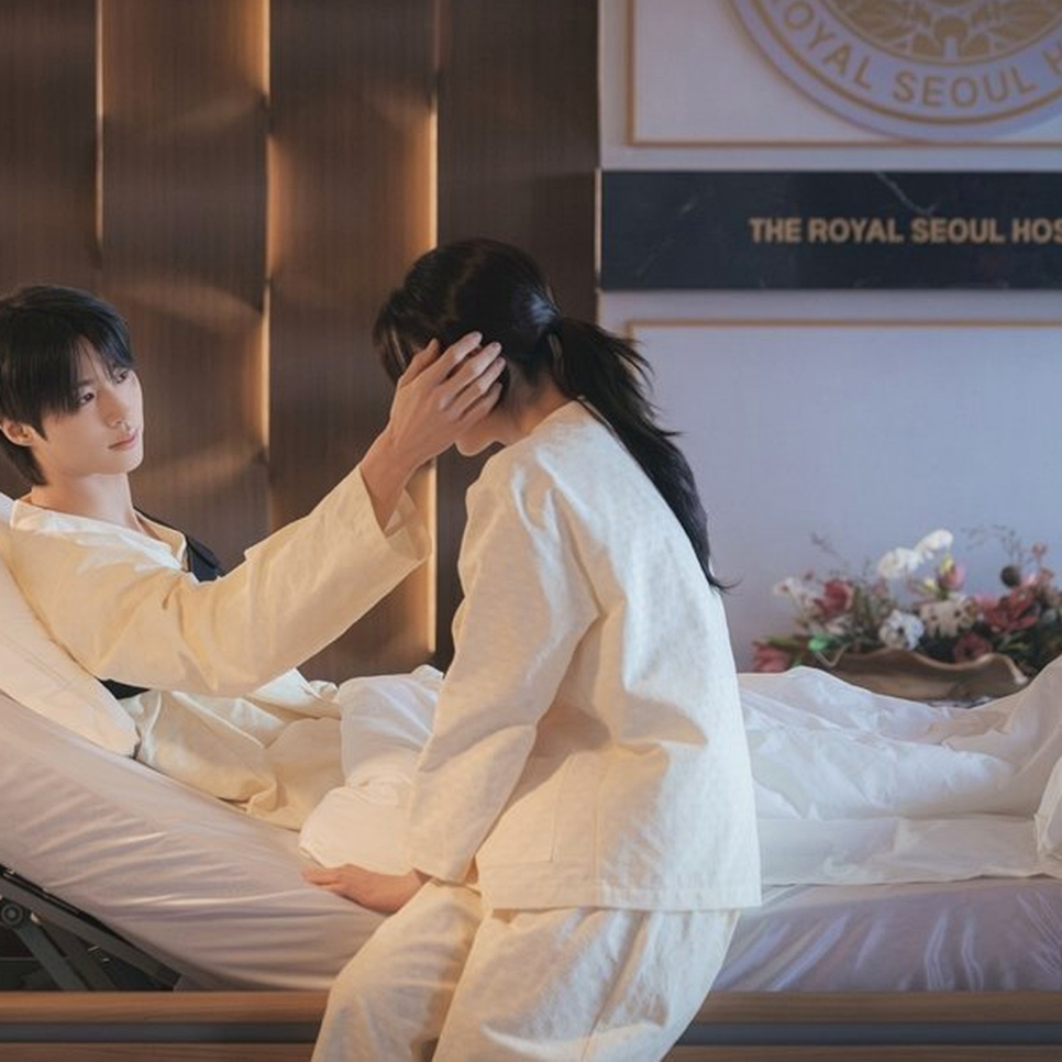 아이유·변우석 환자복 커플룩 관계가 다시 주목받는 이유는 이미지 1