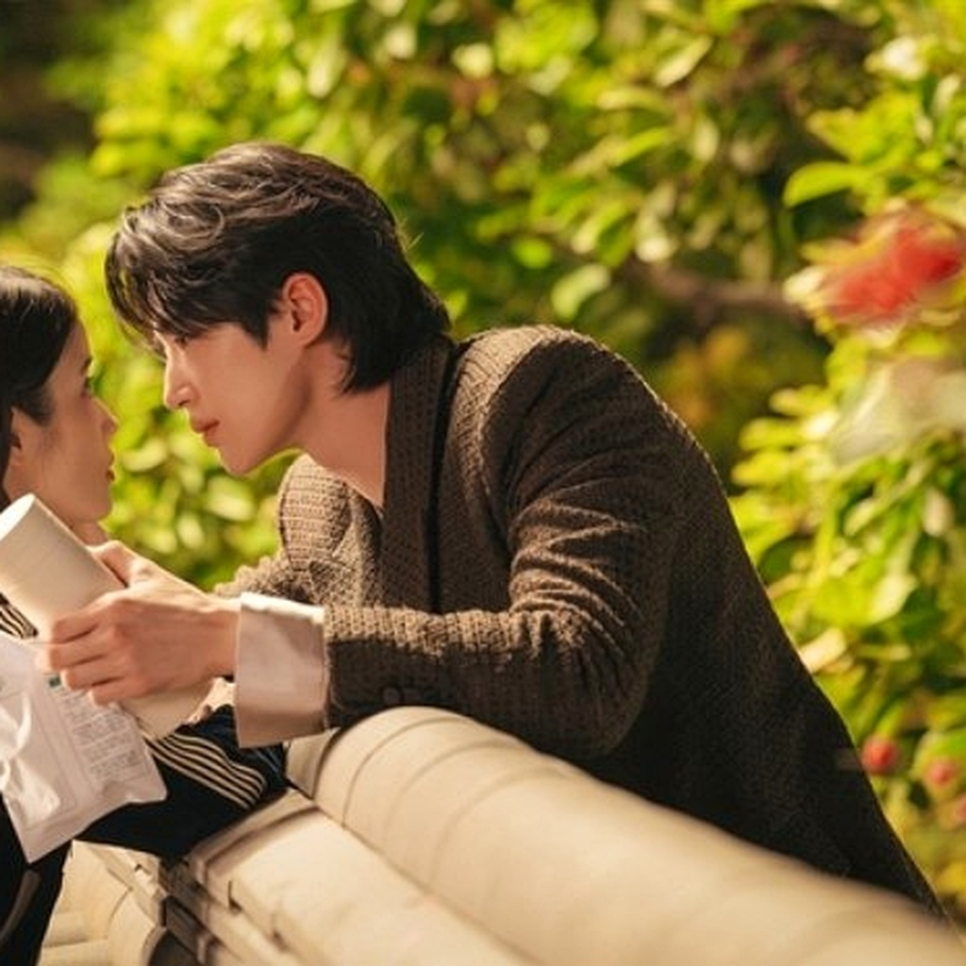 아이유 변우석 병실 핑크빛 분위기 관계 변화에 말이 나온 이유는. 이미지 3