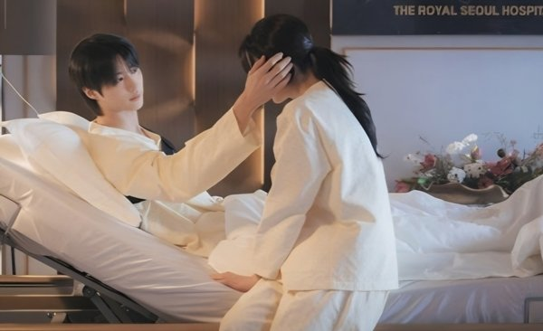 아이유·변우석 환자복 커플룩 관계가 다시 주목받는 이유는 이미지 6