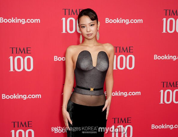 제니 파격 드레스로 존재감이 더 커진 이유 최근 분위기가 확 바뀌었다 이미지 3