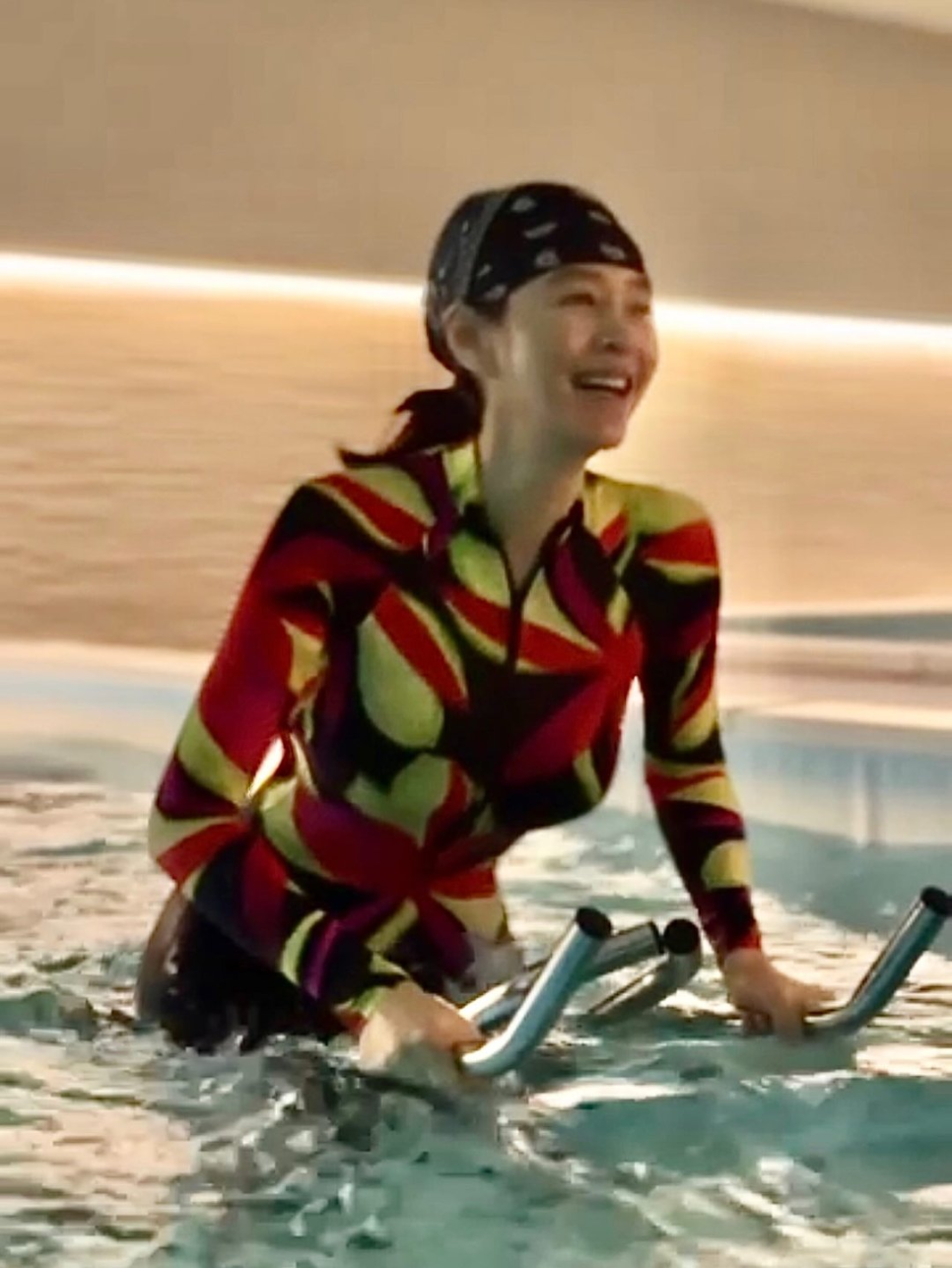 김혜수 55세 뼈말라 몸매 한마디로 상황이 바뀌었다 이미지 2