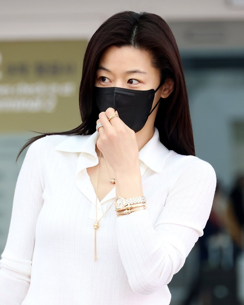 전지현 중단발 헤어스타일 지금 보니 느낌이 완전히 다르다~! 이미지 4