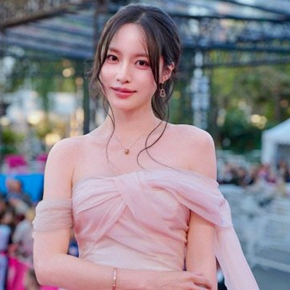 안보현 수현 칸 핑크카펫 역대급 비주얼 예전과 완전히 달라졌다 이미지 1