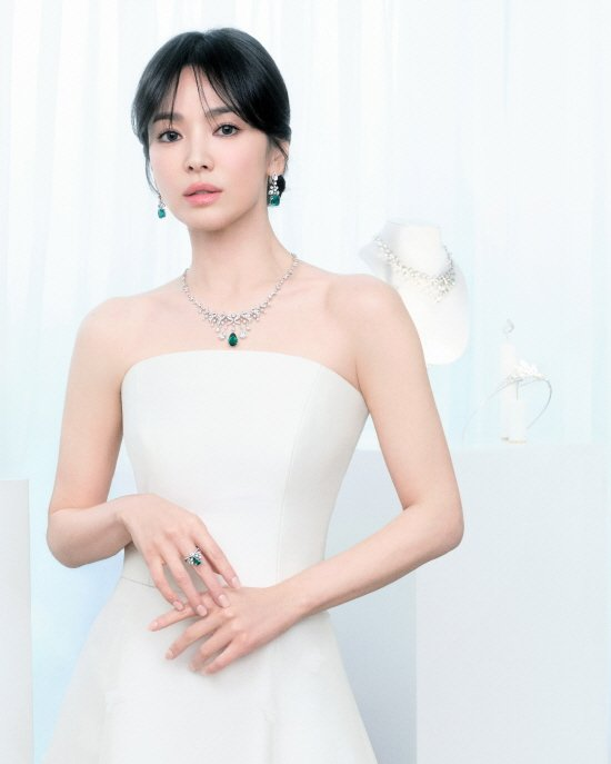 송혜교 시스루 드레스 반전 매력 최근 분위기가 확 바뀌었다 이미지 5