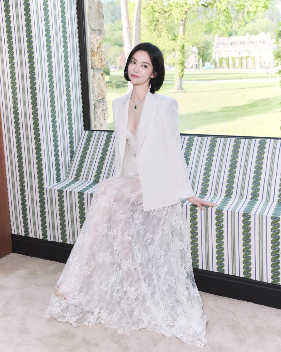송혜교 시스루 패션 요즘 다시 관심이 커진 이유 이미지 2
