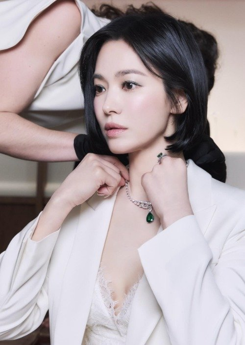 송혜교 시스루 드레스 반전 매력 최근 분위기가 확 바뀌었다 이미지 6