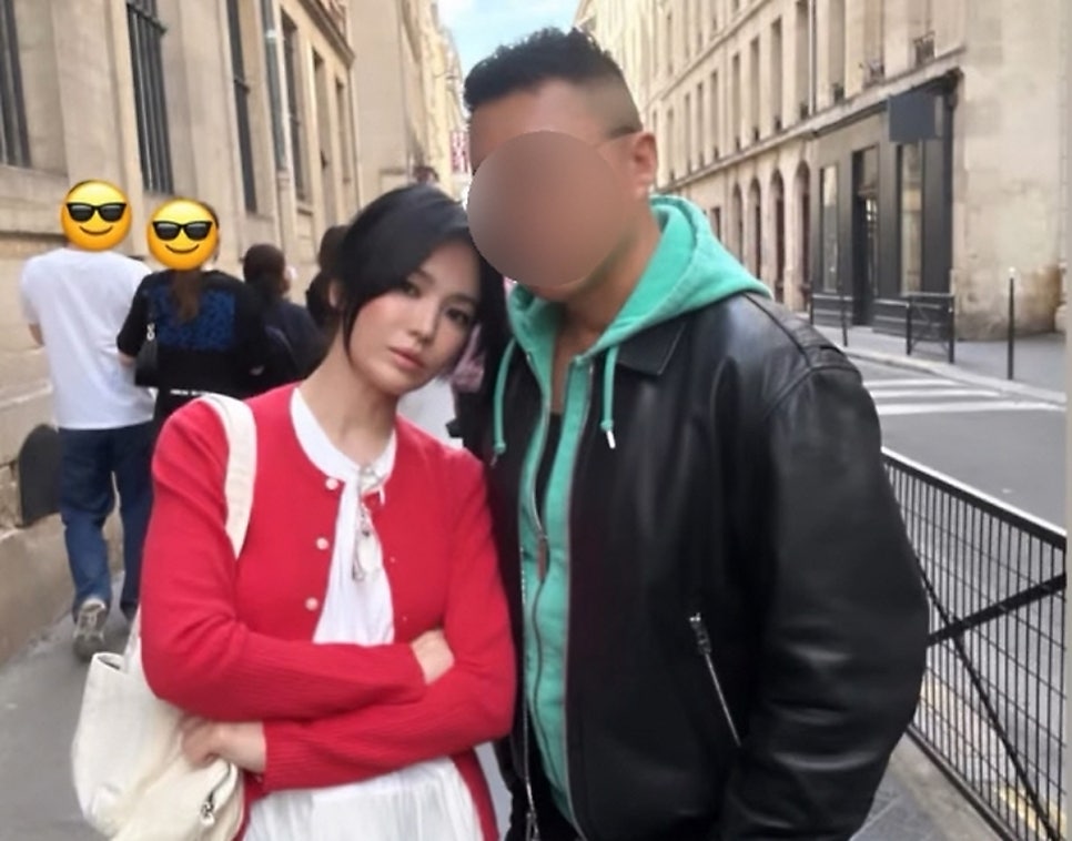 송혜교 파리 허리 라인 집중 지금 더 주목받는 이유는? 이미지 4