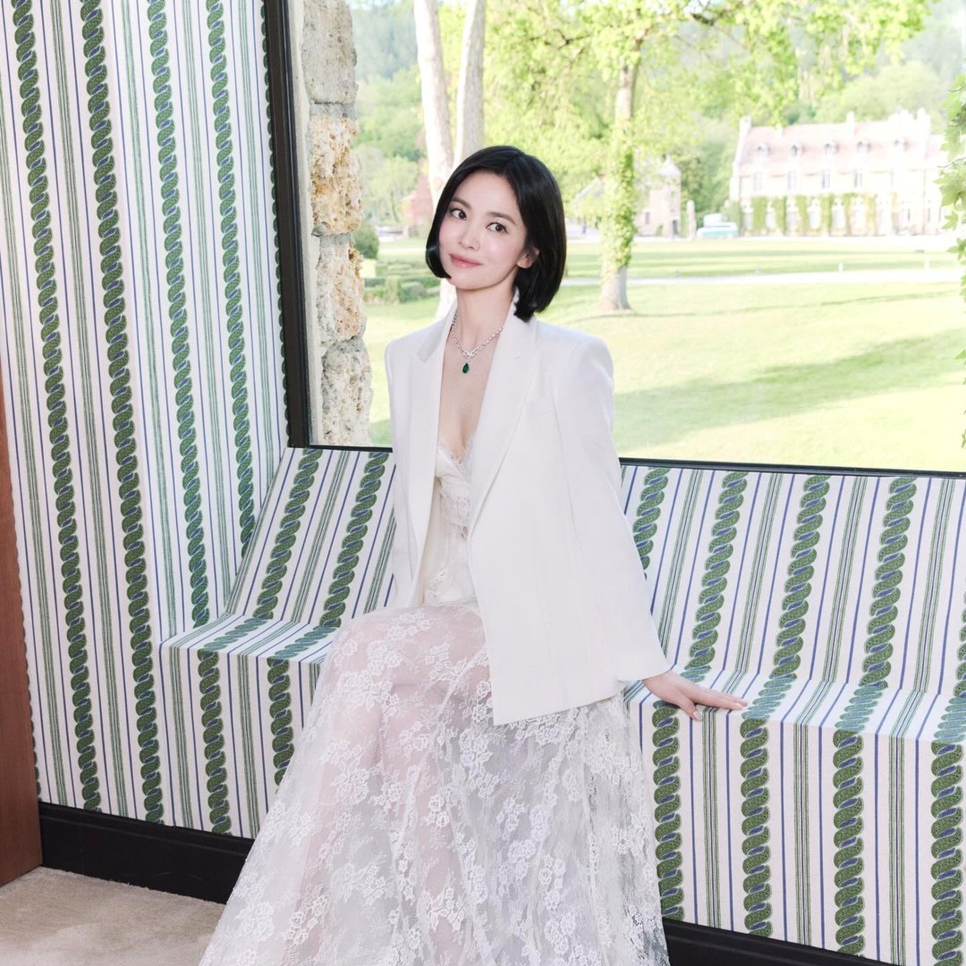 송혜교 시스루 여신 드레스로 파리 홀렸다 근황 하나로 분위기 바뀌었다 이미지 1