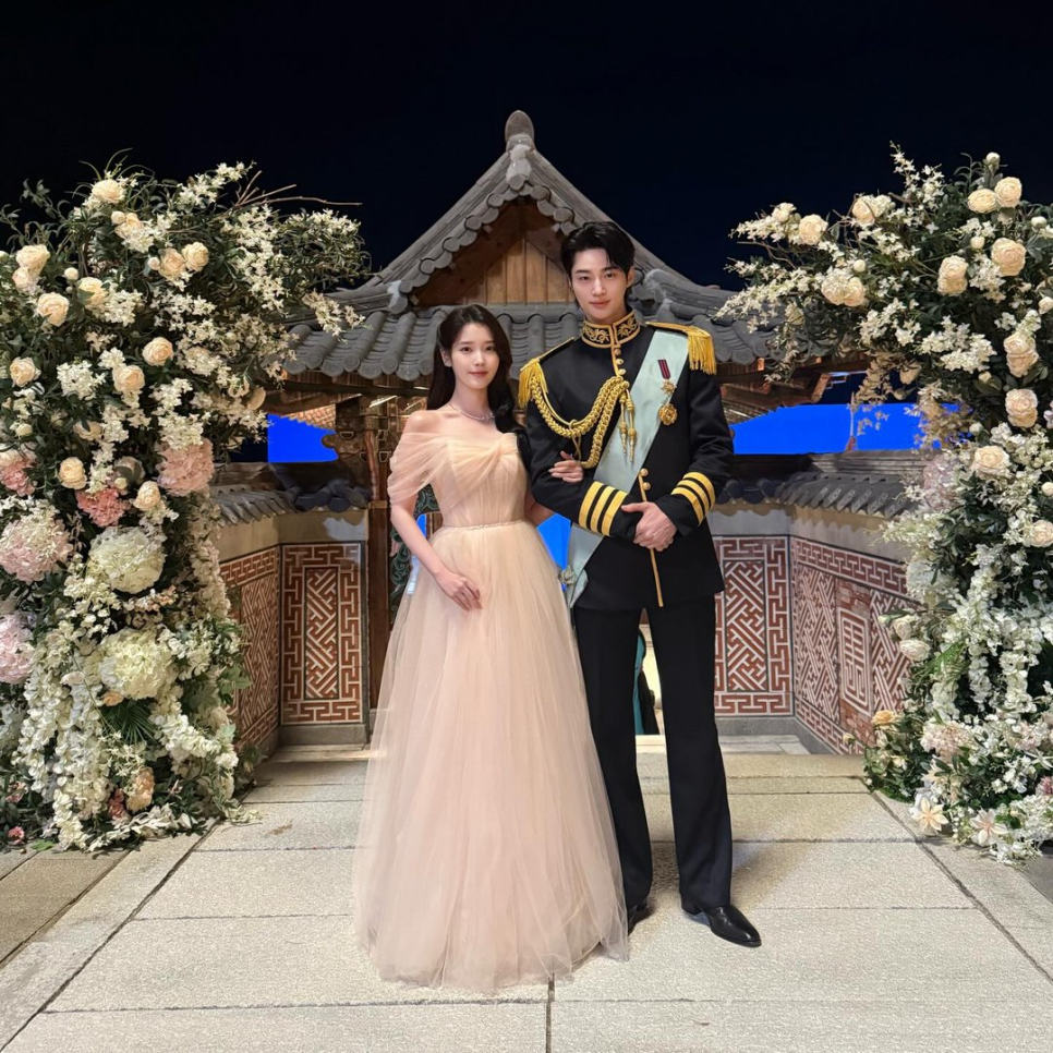 변우석 아이유 한밤중 왈츠 이 관계가 다시 회자되는 중이다 이미지 3